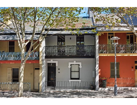 Walk To The City From This Renovated Heritage Gem - Food Delivery Shop 4