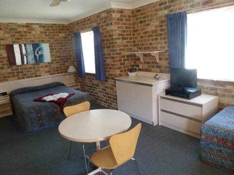 Mollymook Surfbeach Motel & Apartments - Food Delivery Shop 24