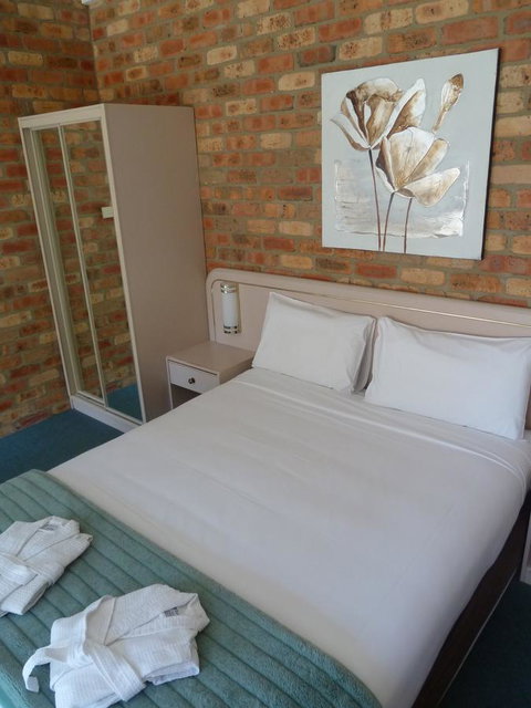Mollymook Surfbeach Motel & Apartments - Food Delivery Shop 12