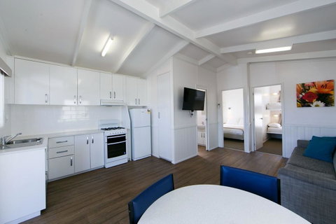 Crestview Tourist Park - Food Delivery Shop 20