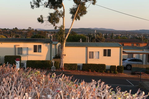 Crestview Tourist Park - Food Delivery Shop 26