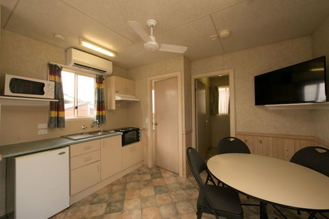 Crestview Tourist Park - Food Delivery Shop 17