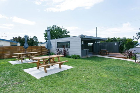 Crestview Tourist Park - Food Delivery Shop 9