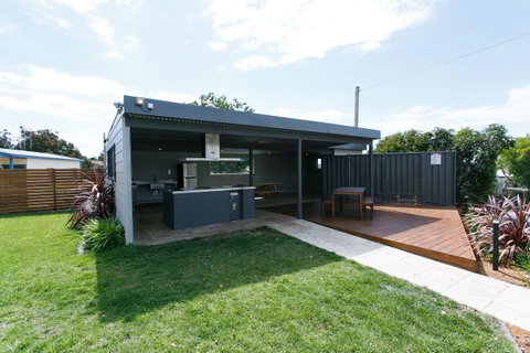 Crestview Tourist Park - Food Delivery Shop 6