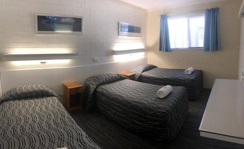 Coastal Bay Motel - Food Delivery Shop 21