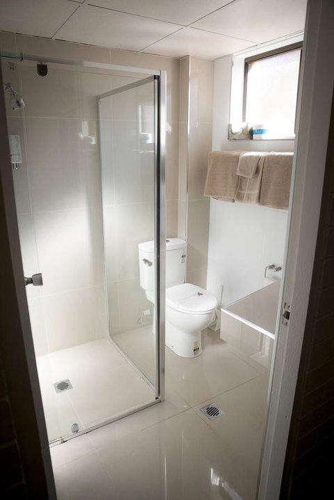 Coastal Bay Motel - Food Delivery Shop 30