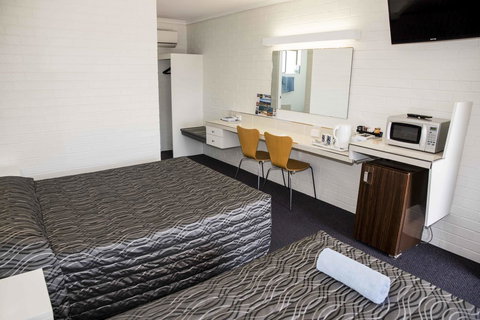 Coastal Bay Motel - Food Delivery Shop 29