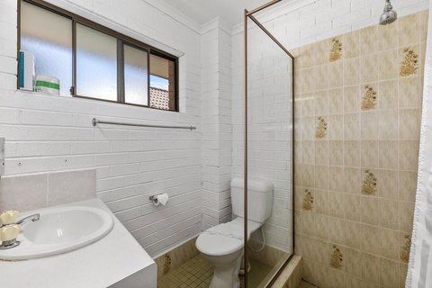 Coastal Bay Motel - Food Delivery Shop 10