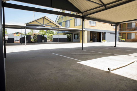 Coastal Bay Motel - Food Delivery Shop 39