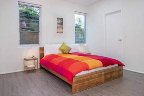 Hideaway Haven, The Cute Place To Put Up Your Feet - Food Delivery Shop 1