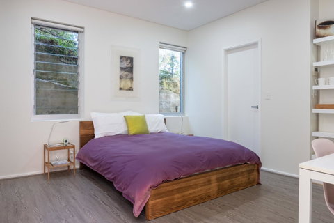 Hideaway Haven, The Cute Place To Put Up Your Feet - Food Delivery Shop 10