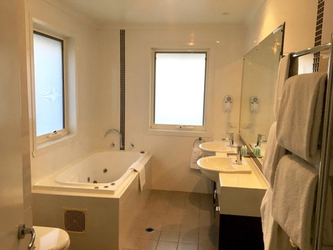 Encore Apartments - Food Delivery Shop 3