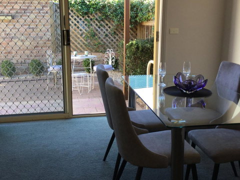 Tic Tac Toe Quality Accommodation - Food Delivery Shop 12