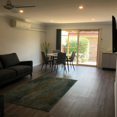 Tic Tac Toe Quality Accommodation - Food Delivery Shop 8