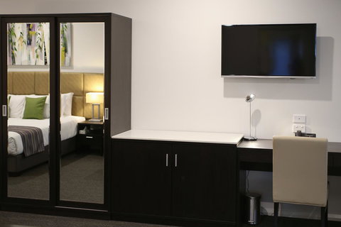 Best Western Plus Bolton On The Park - Food Delivery Shop 13