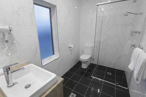 Best Western Plus Bolton On The Park - Food Delivery Shop 27