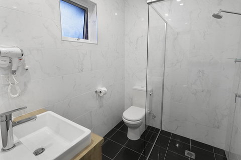 Best Western Plus Bolton On The Park - Food Delivery Shop 26