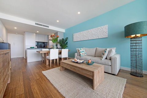 Arena Luxury Beachfront Apartment - Food Delivery Shop 41