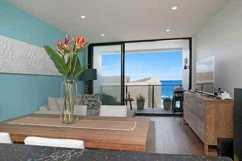 Arena Luxury Beachfront Apartment - Food Delivery Shop 23