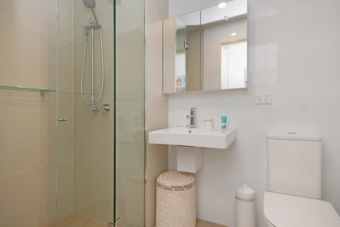 Arena Luxury Beachfront Apartment - Food Delivery Shop 42