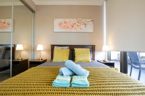 Olympic Park Sunshine 2 Bedrooms Apts With Private Parking - Food Delivery Shop 14