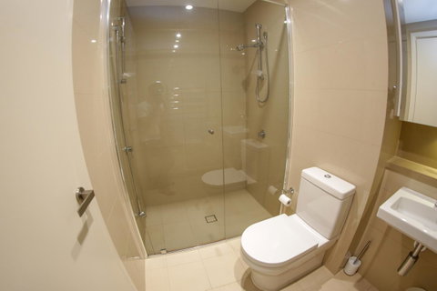 Olympic Park Sunshine 2 Bedrooms Apts With Private Parking - Food Delivery Shop 18