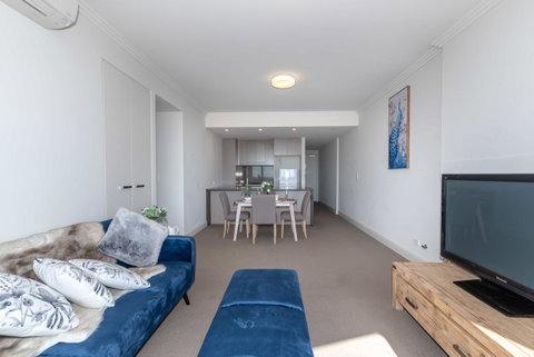 Olympic Park Sunshine 2 Bedrooms Apts With Private Parking - Food Delivery Shop 22