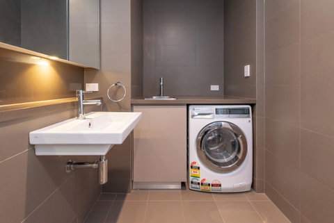 Olympic Park Sunshine 2 Bedrooms Apts With Private Parking - Food Delivery Shop 24
