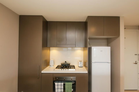 Olympic Park Sunshine 2 Bedrooms Apts With Private Parking - Food Delivery Shop 7
