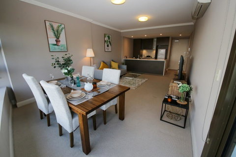 Olympic Park Sunshine 2 Bedrooms Apts With Private Parking - Food Delivery Shop 10