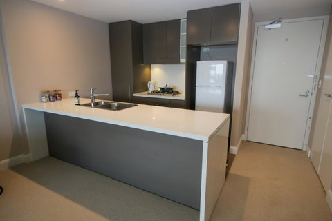 Olympic Park Sunshine 2 Bedrooms Apts With Private Parking - Food Delivery Shop 9