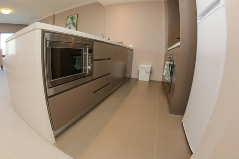 Olympic Park Sunshine 2 Bedrooms Apts With Private Parking - Food Delivery Shop 8