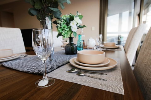 Olympic Park Sunshine 2 Bedrooms Apts With Private Parking - Food Delivery Shop 5