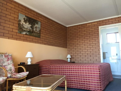 Deniliquin Motel - Food Delivery Shop 8