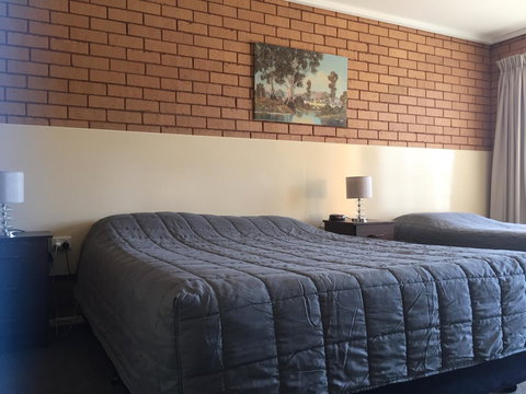 Deniliquin Motel - Food Delivery Shop 11