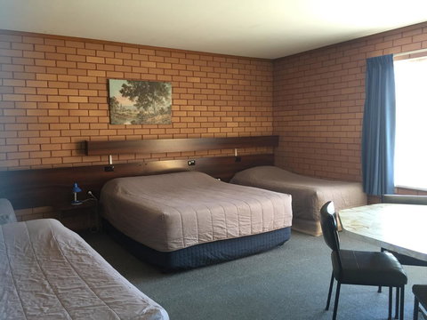 Deniliquin Motel - Food Delivery Shop 14