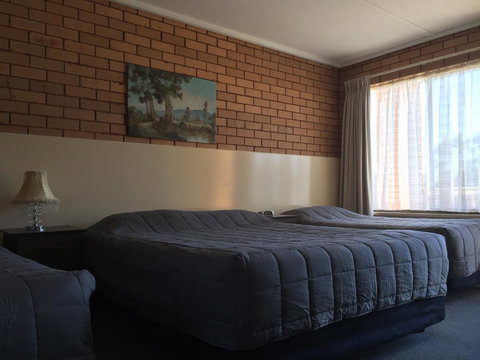 Deniliquin Motel - Food Delivery Shop 12