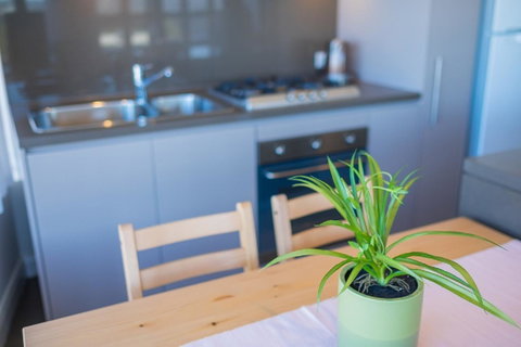Australian Tower Stay - Food Delivery Shop 18