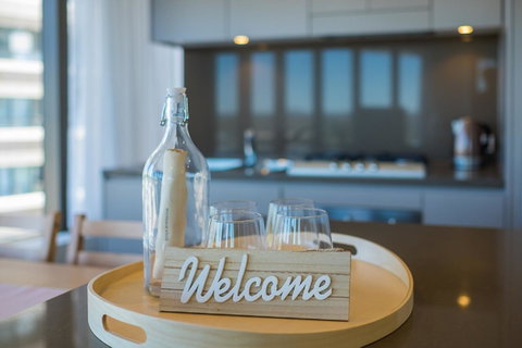 Australian Tower Stay - Food Delivery Shop 17