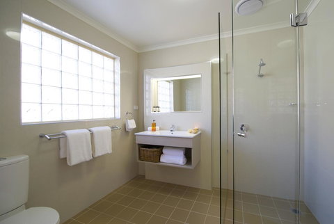 Marty's @ Little Beach - Pet Food Australia 12