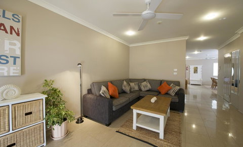 Marty's @ Little Beach - Pet Food Australia 11