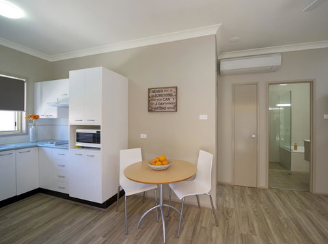 Marty's @ Little Beach - Pet Food Australia 18