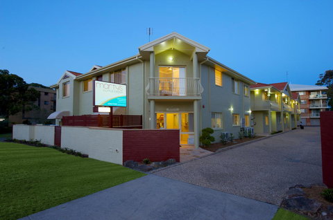 Marty's @ Little Beach - Pet Food Australia 4