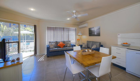 Marty's @ Little Beach - Pet Food Australia 14