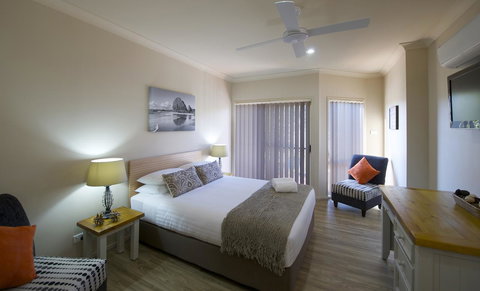 Marty's @ Little Beach - Pet Food Australia 25