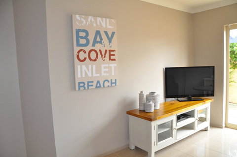 Marty's @ Little Beach - Pet Food Australia 29