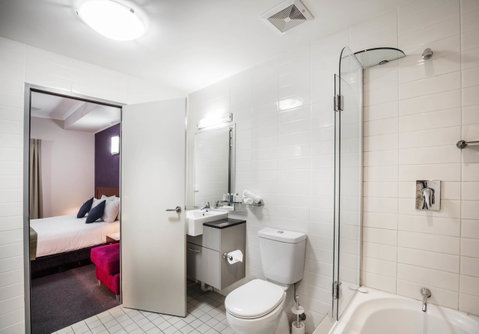 Novotel Darwin Airport - Food Delivery Shop 21