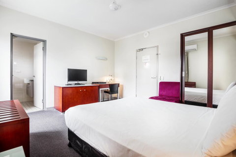 Novotel Darwin Airport - Food Delivery Shop 7