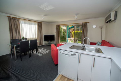 Beaches Serviced Apartments - Food Delivery Shop 19