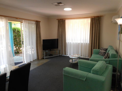 Beaches Serviced Apartments - Food Delivery Shop 27